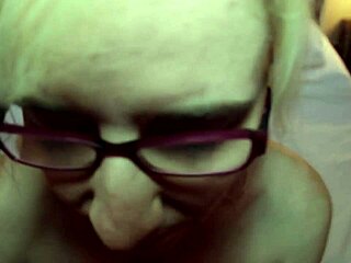 Old blonde slut gives blowjob to reach orgasm