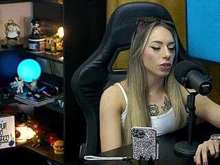 bianca demarchi shows her body silhouette biting ruan's ear and neck 😏