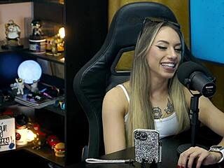 bianca demarchi shows her body silhouette biting ruan's ear and neck 😏