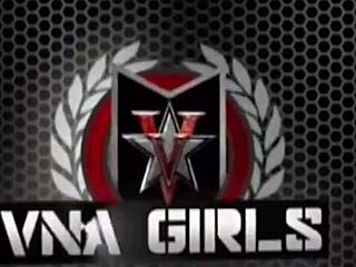 Busty milf julia ann fingers big pussy lips and wet clit in solo masturbation with natural tits bouncing