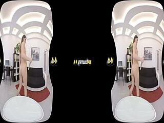 Oh wow, this dildo loving brunette is splashing herself with piss in virtualpee fun!