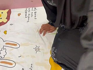 Hot Muslim Hijab Woman Enjoys Passionate Encounter