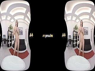 Oh wow, this dildo loving brunette is splashing herself with piss in virtualpee fun!