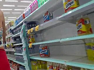 whoa, this wife is flashing without panties in public on the street 😏