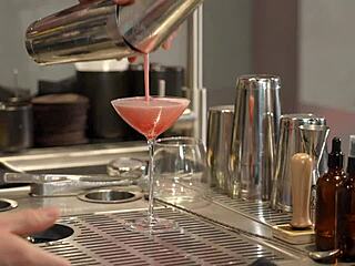 hey, check out this wild strategy a cute girl used for free drinks that night!