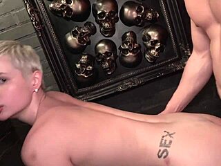 I'm such an impatient bitch that I fucked him right in the club bathroom 😈🚽