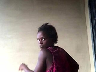 Crazy bitch twerks her sexy big ass outdoors in wild display