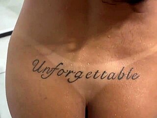 Depois da praia, SEXO NO BANHEIRO no pelo na pele! GOZEI DENTRO e segurei porque tava quentinho, Lunna Geek!