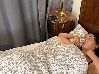 hot wife shares her morning passion with teasing licks and wet rides