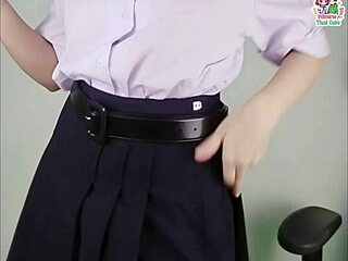 I feel so aroused watching this cute Thai student using a dildo on her tight pussy in that homemade clip