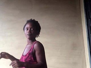 Crazy bitch twerks her sexy big ass outdoors in wild display