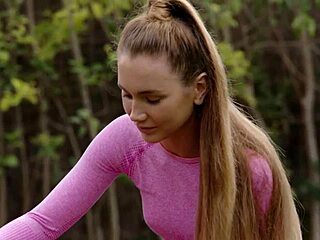 Gym bunny Mary Rock, are you working out that pussy with your stud neighbor and lapping up spunk?!