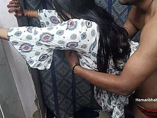 Desi aunty enjoys sexy fun. 😘