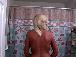 Ms paris loves it when voyeurs watch her cum and pee, oh yeah