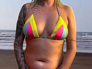 hey, i made the beach waiter super hard by letting him feel my wet pussy and big ass