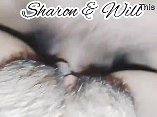 Ven aca, puta vecina, te voy a follar duro mientras tu marido viaja, dice el tipo a la sexy latina en lencería.