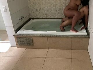 Raw Amateurs Relax In Bathtub Then Do Assfucking