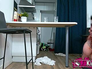 Leia Saez Stars in Astounding Homemade Video Featuring Her Seduction of the Supermarket Guy