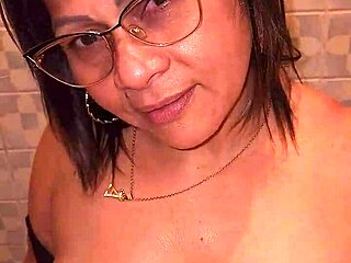 I can't believe I found this pretty milf's panties in the bathroom, so exciting!