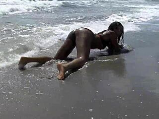 I Crave That Ebony Waves Public Beach Dildo Fucking In Florida