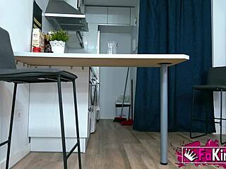 Leia Saez Stars in Astounding Homemade Video Featuring Her Seduction of the Supermarket Guy