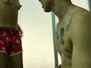 ella quería ver mi reacción intensa y se esforzó para entregar placer