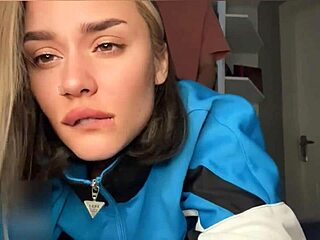 Best friend's girlfriend gives unforgettable blowjob during his store run