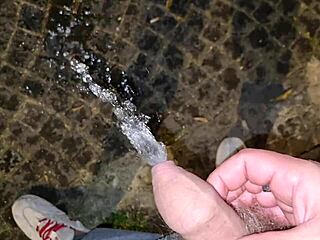 asmr priv� - compilation di pisciate di un grosso cazzo italiano in pubblico e in casa ti piscio in bocca troia - docce dorate - guarda come piscio per te e godi