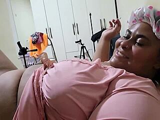 Curvy woman knows how to squirt with big natural tits