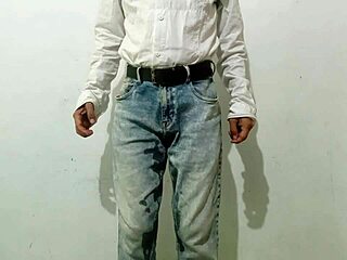 DELICIOUS WET PUSSY LEADS TO AN INTENSE AND DELICIOUS ORGASM FOR LOVER