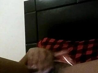 Boldly masturbating and squirting in homemade amateur fingering session