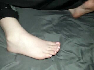 Man masturbates while sucking on tiny toes.