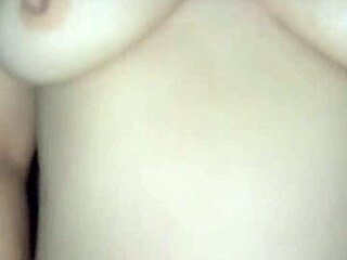 Aurora Estelar rides passionately in amateur balloon play.