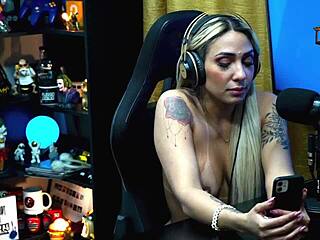 ruan pediu um beijo pra bruna lambertini ela sentou pelada no colo dele o pau subiu