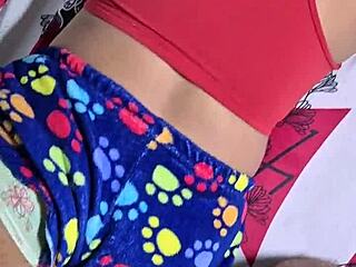 No Puedo Evitar Ver A Mi Esposa Descansando Y Masturbarme Mientras La Veo