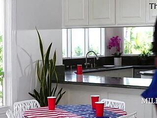 Black cougar mature ebony with curvy big ass face sitting