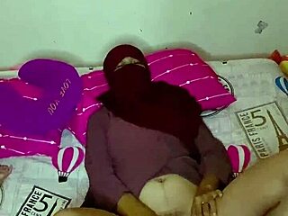 Oh Wow, Muslim Wife In Hijab Gets Wild Creampie Action With Intense Orgasm Vibes!