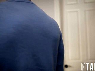 Lexi Lore gets special intense fingering lick hug daddy style 💦😈