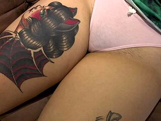 oh god why does that swollen pussy look so tempting?