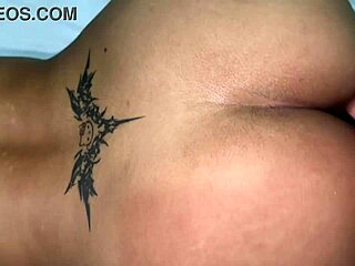 jugando con su cuerpo perfecto tuve que correrme dentro