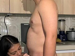 madrastra begs kitchen fuck from horny stepson 🔥🍳
