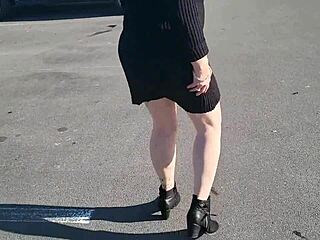 hey kiwi slut, let's fuck dirty in this department store changing room