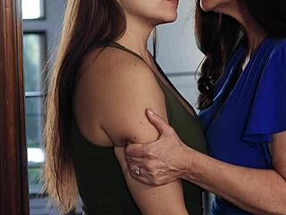 Mindi and mia's wet lesbian pussy licking adventure