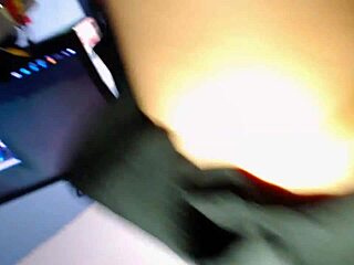 Hey check out this hot upskirt babe in a short skirt