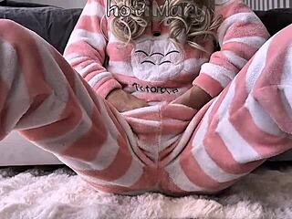 Petite Asian Fingers Hairy Pussy To Squirting Orgasm