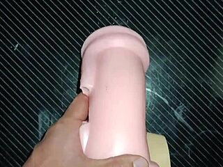 Trio's Kissy Dolly Path from Lips to Curves