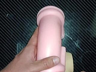 Trio's Kissy Dolly Path from Lips to Curves