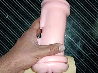 Trio's Kissy Dolly Path from Lips to Curves