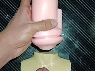 Trio's Kissy Dolly Path from Lips to Curves