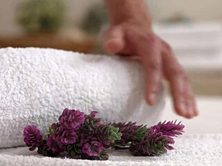 Massage turns into creampie pounding for skinny teen Hot Pearl